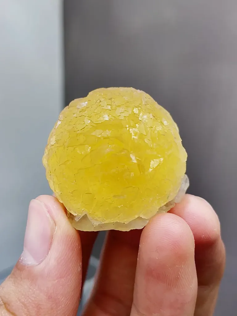 Natural Spherical Yellow Fluorite comes from Zhejiang 30*20*25MM image