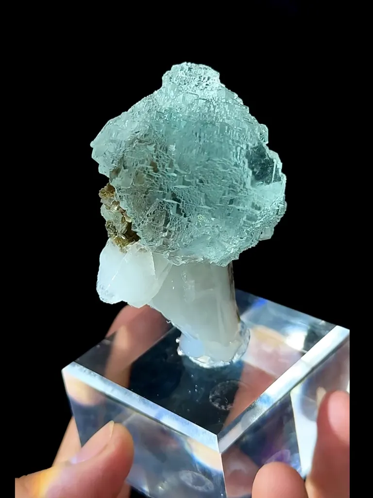 Natural Stepped Blue Fluorite and Crystal Coexist comes from Yaogangxian,Hunan 35*40*60MM - image 4