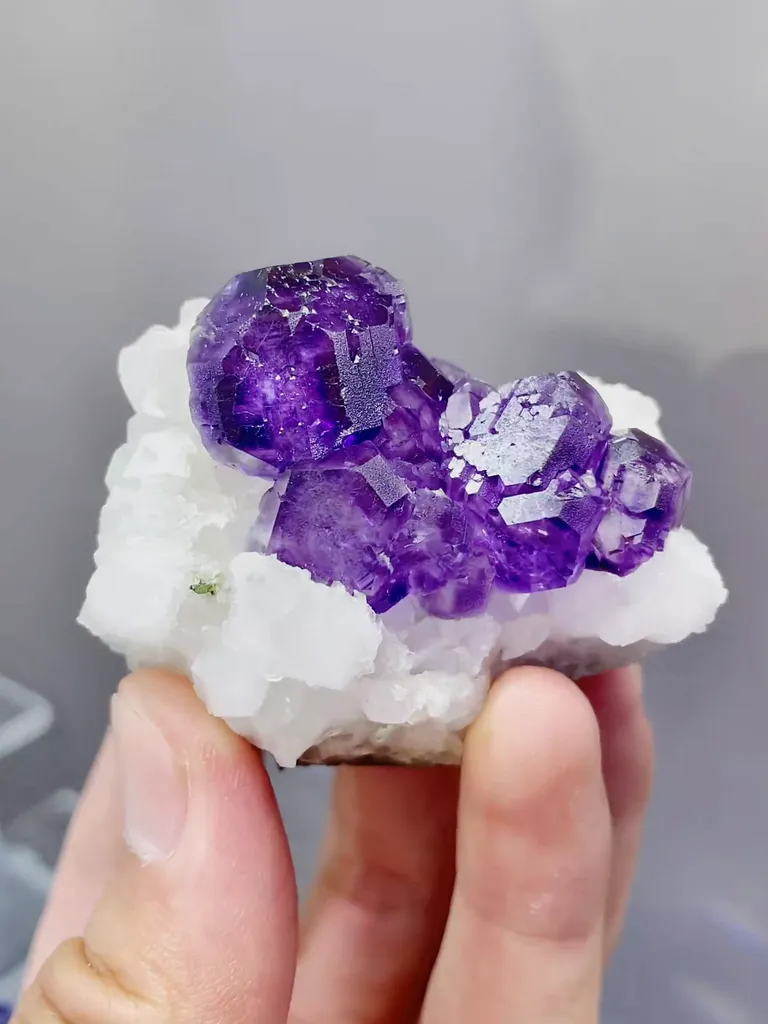 Natural Tanzanite and Qrystal coexist comes from Fujian,China 50*40*40MM - image 4