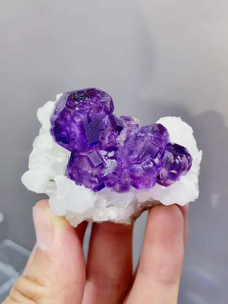 Natural Tanzanite and Qrystal coexist comes from Fujian,China 50*40*40MM image