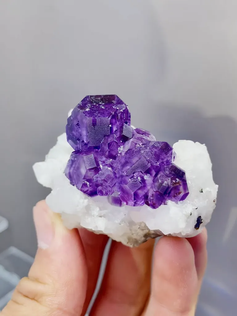 Natural Tanzanite and Qrystal coexist comes from Fujian,China 50*40*40MM - image 2