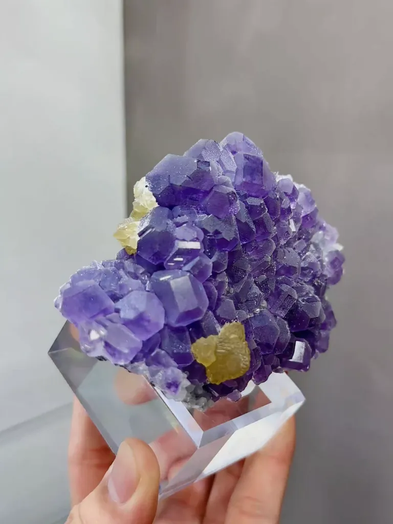 Natural Tanzanite and Yellow Fluorite coexist comes from Fujian,China 105*30*70MM - image 4