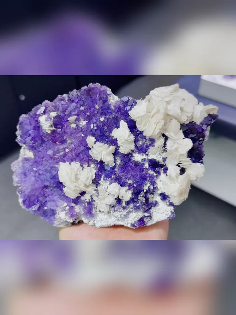 Natural Tanzanite Blue Fluorite and Mica Symbiosis comes from Fujian,China 160*110*40MM image