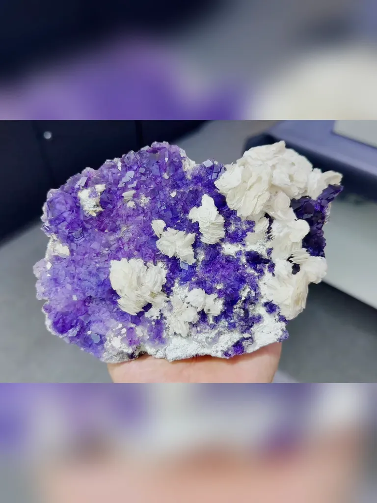 Natural Tanzanite Blue Fluorite and Mica Symbiosis comes from Fujian,China 160*110*40MM - image 2