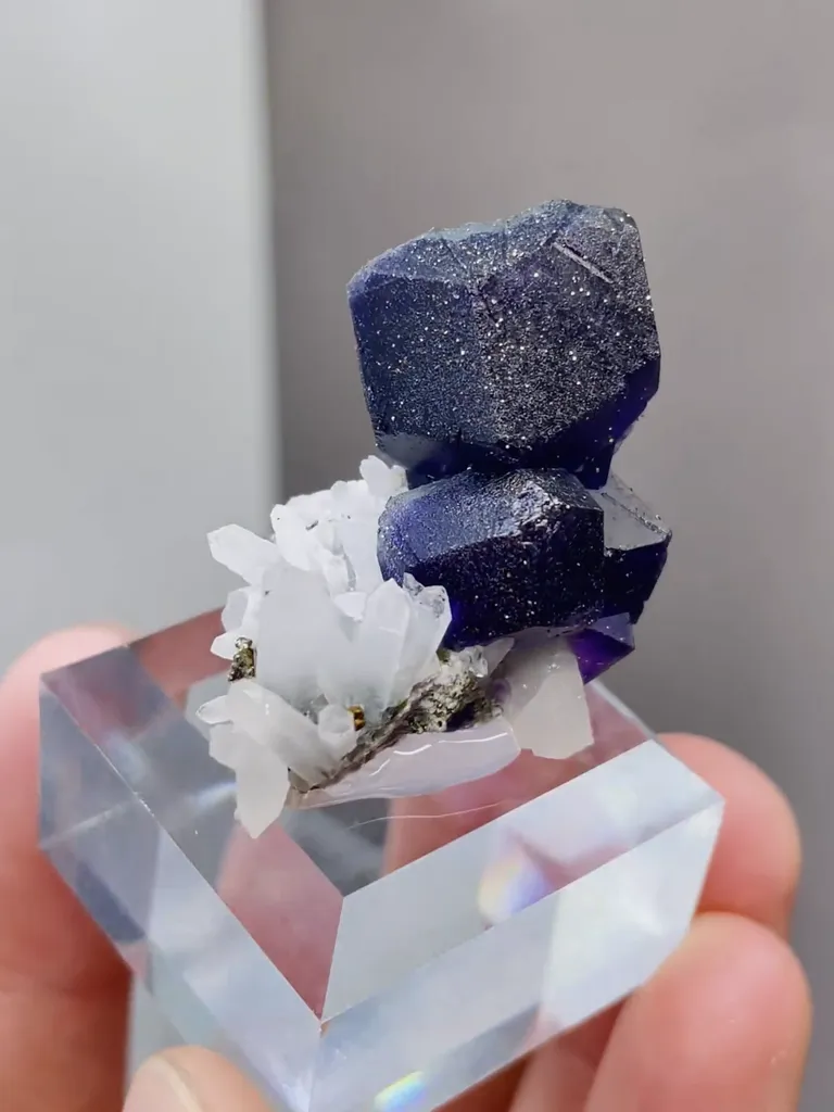 Natural Tanzanite Fluorite and Quartz coexist comes from Fujian,China 35*25*20MM - image 2