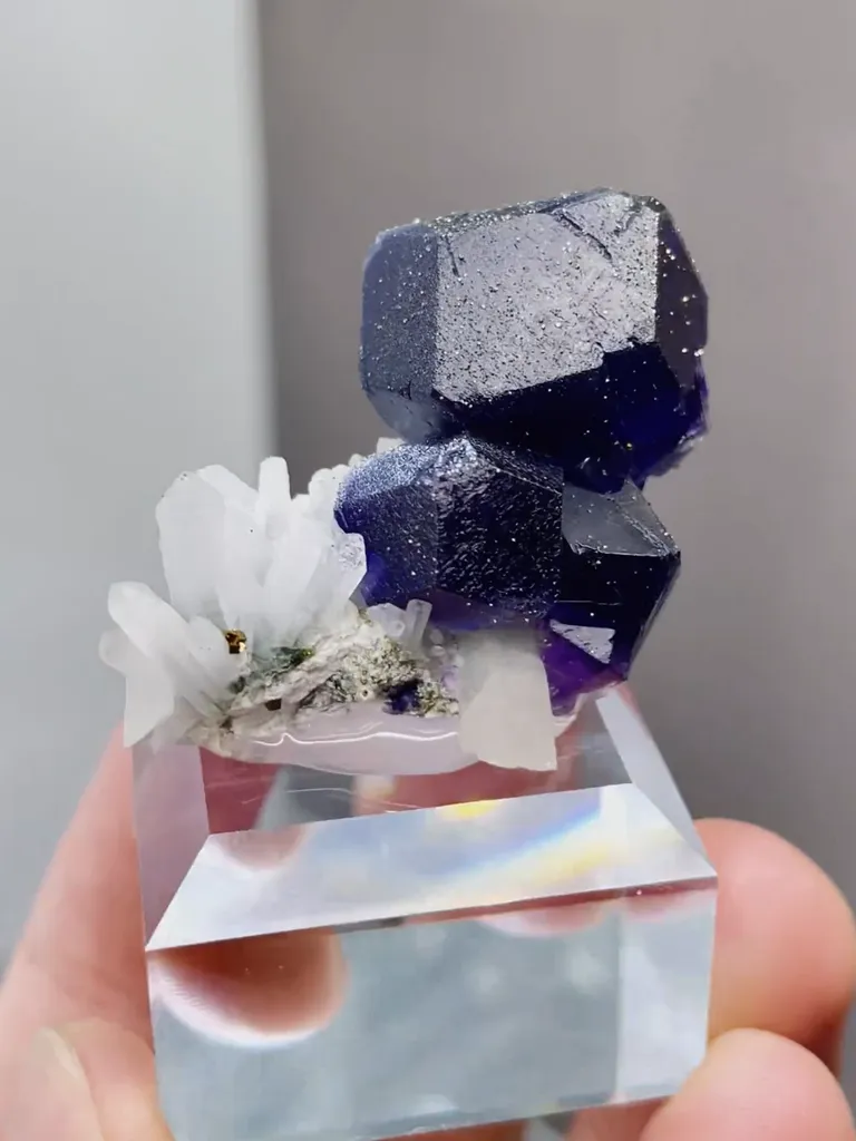 Natural Tanzanite Fluorite and Quartz coexist comes from Fujian,China 35*25*20MM - image 3