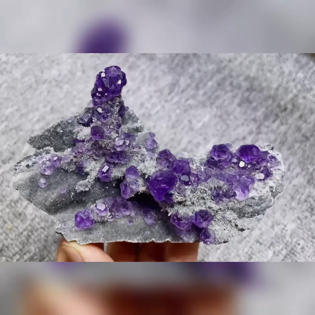 Natural Tanzanite Fluorite and Quartz Symbiosis comes from Fujian,China 125*50*70MM - image 4