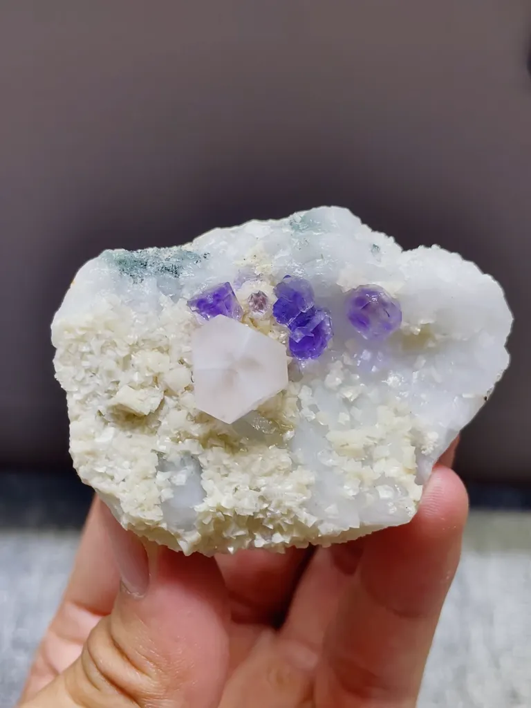 Natural Tanzanite Fluorite coexists with Mercedes-Benz Calcite and Flaky Calcite comes from Fujian,China 60*47*25MM - image 3