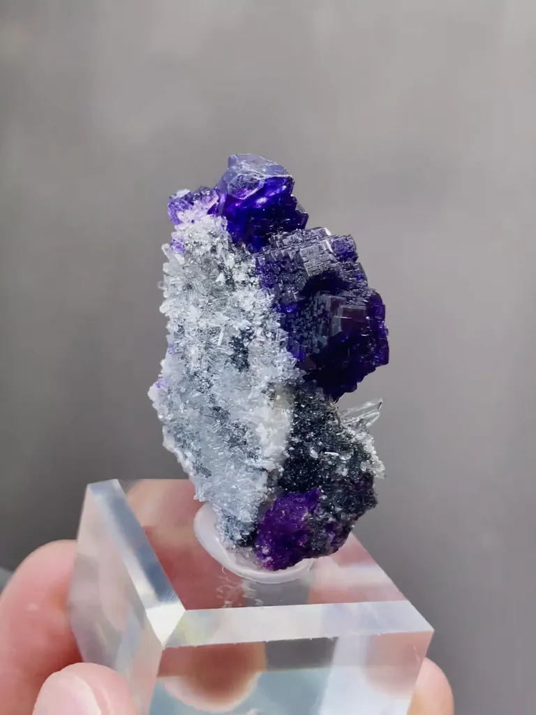 Natural Tanzanite Fluorite comes from Fujian,China 20*25*35MM - image 4
