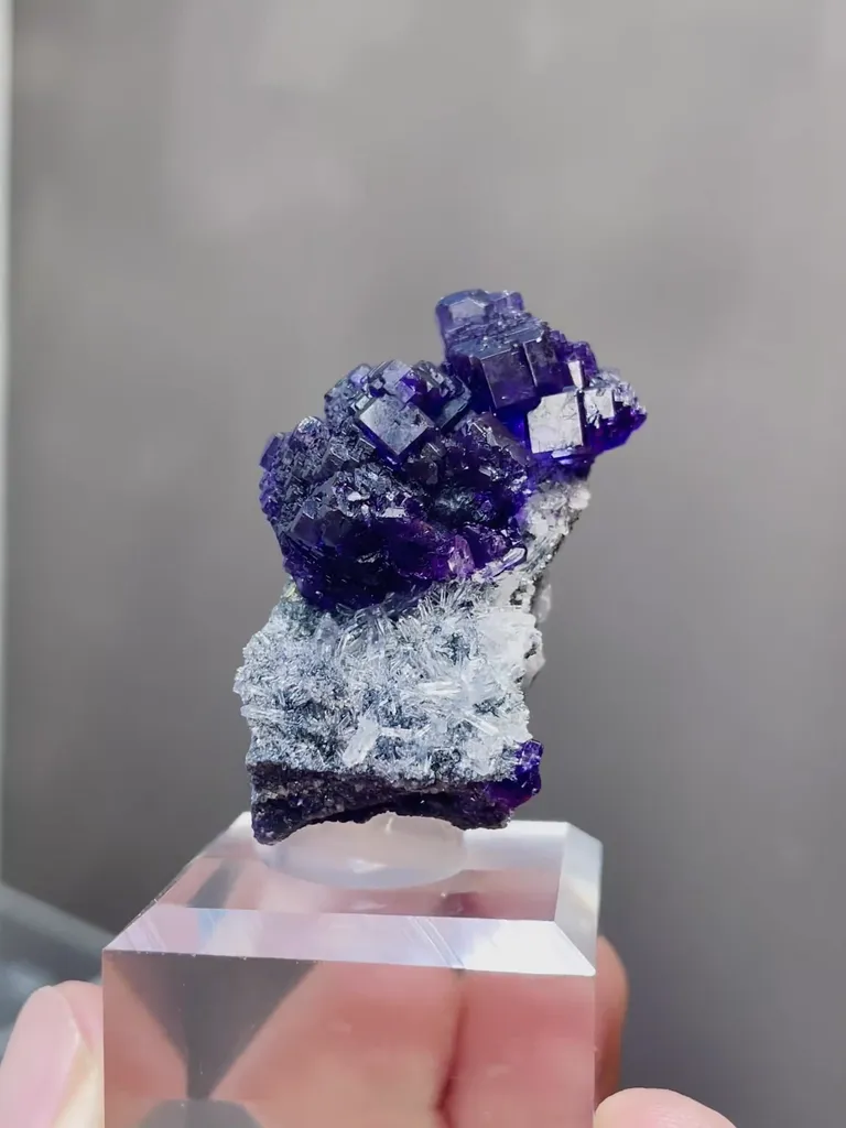 Natural Tanzanite Fluorite comes from Fujian,China 20*25*35MM - image 3