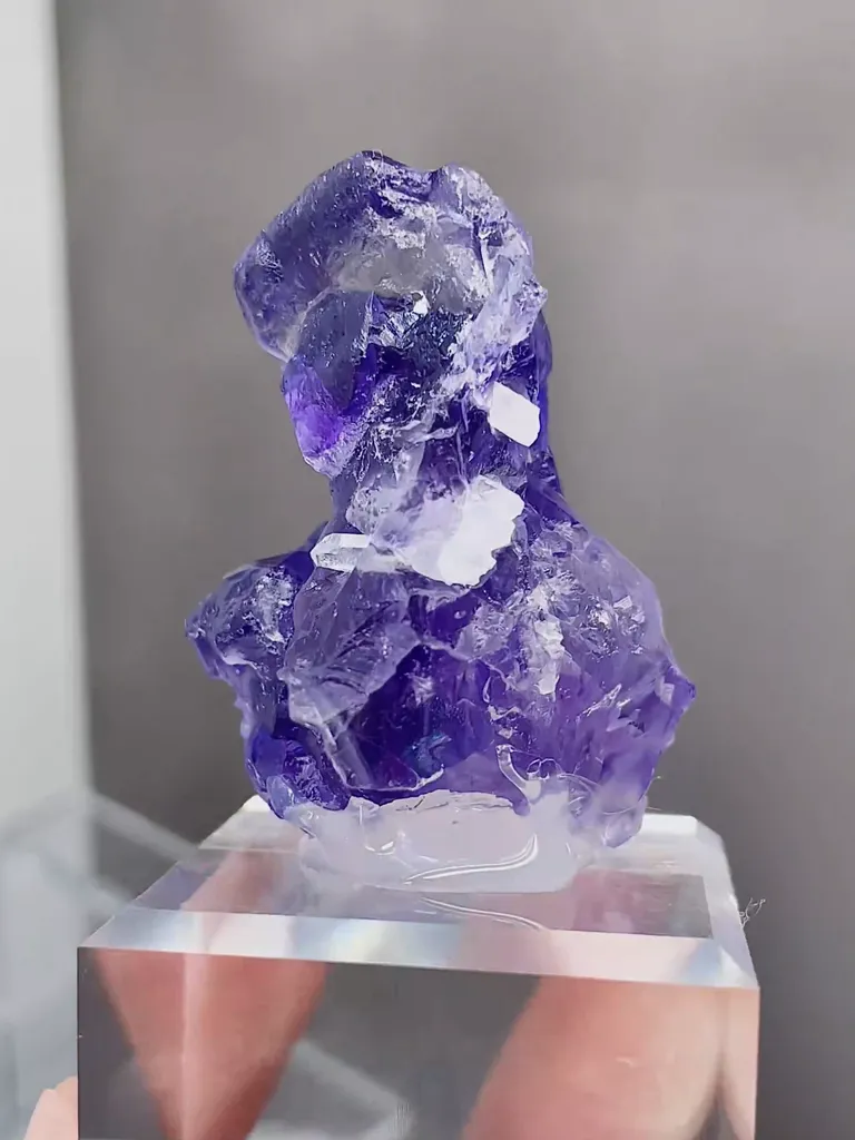 Natural Tanzanite Fluorite comes from Fujian,China 35*35*45MM - image 6