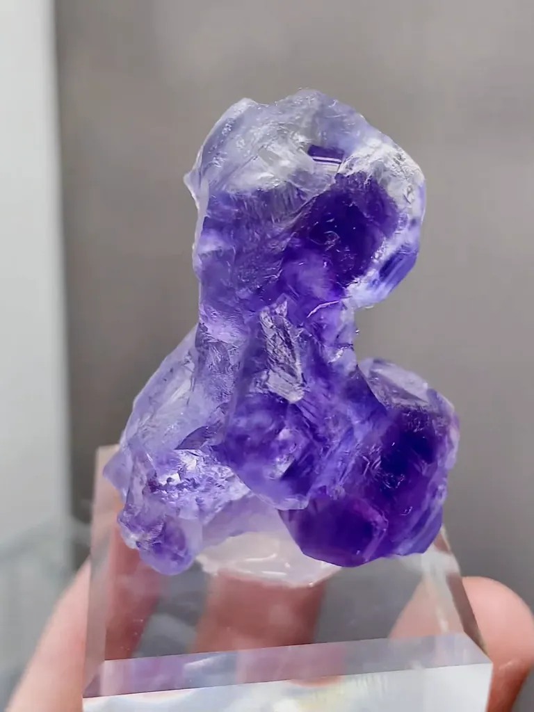 Natural Tanzanite Fluorite comes from Fujian,China 35*35*45MM - image 3
