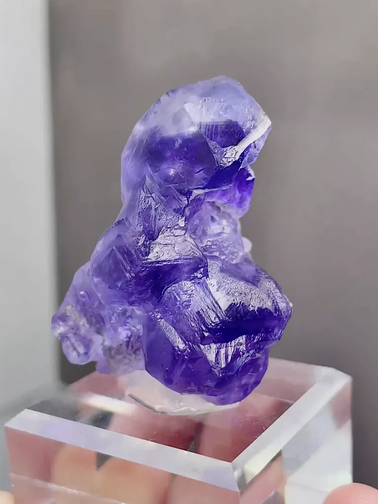 Natural Tanzanite Fluorite comes from Fujian,China 35*35*45MM - image 2