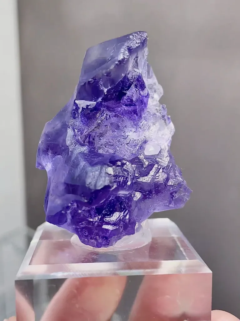 Natural Tanzanite Fluorite comes from Fujian,China 35*35*45MM - image 5