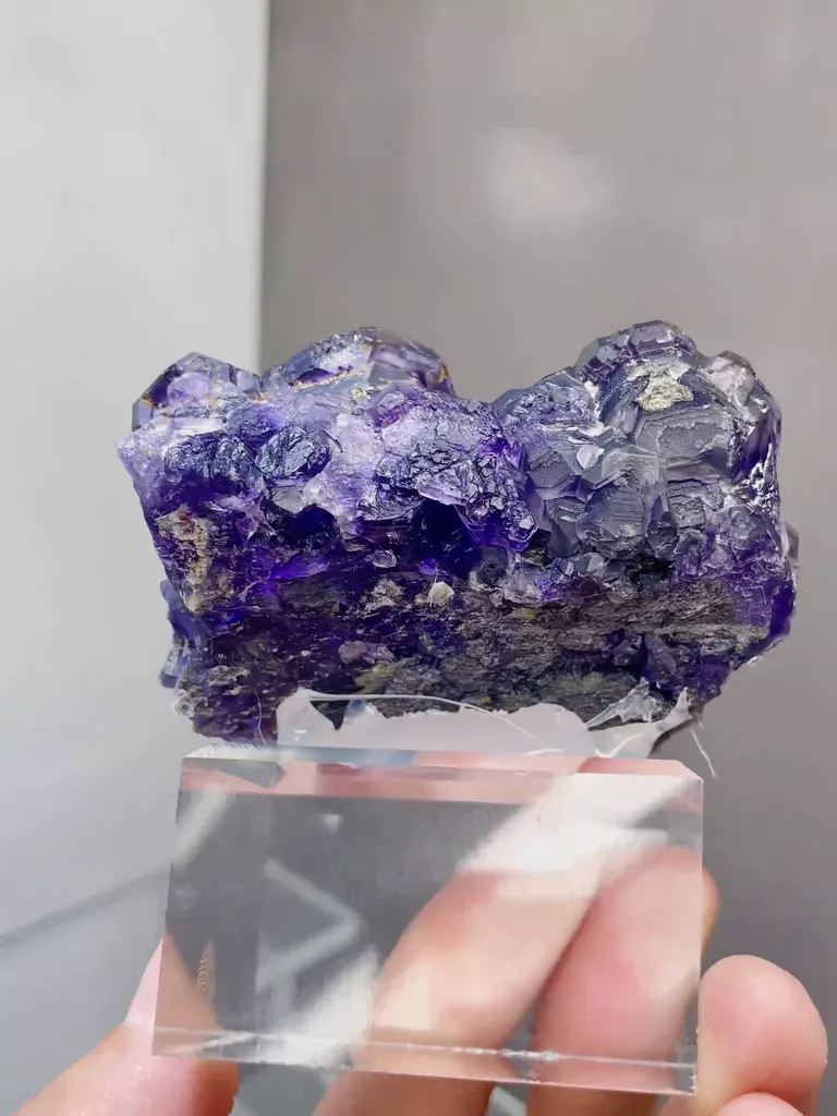 Natural Tanzanite Fluorite comes from Yaogangxian,Hunan 70*35*45MM image