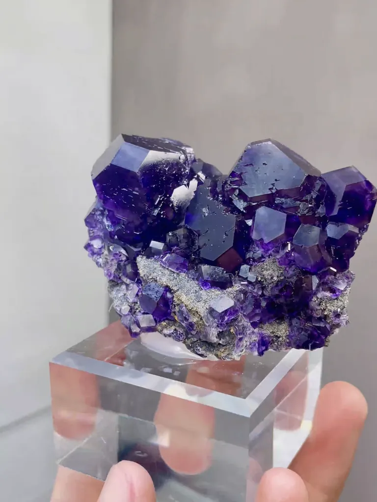 Natural Tanzanite Fluorite comes from Yaogangxian,Hunan 70*35*45MM - image 2