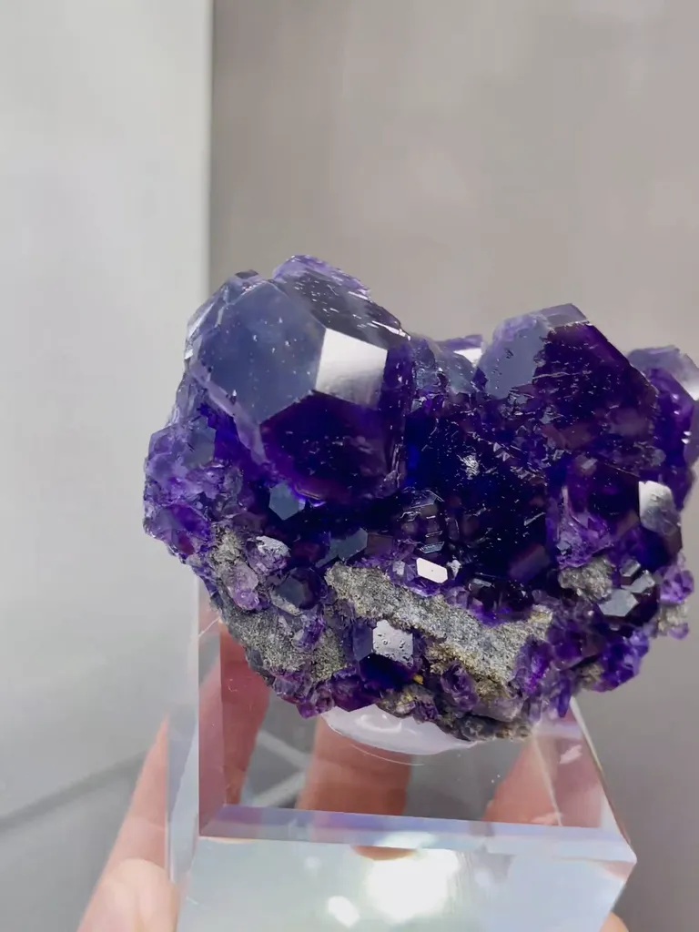 Natural Tanzanite Fluorite comes from Yaogangxian,Hunan 70*35*45MM - image 3