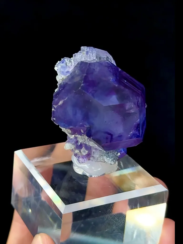 Natural Tanzanite Purple Fluorite comes from Quanzhou,Fujian 45*40*40MM - image 5