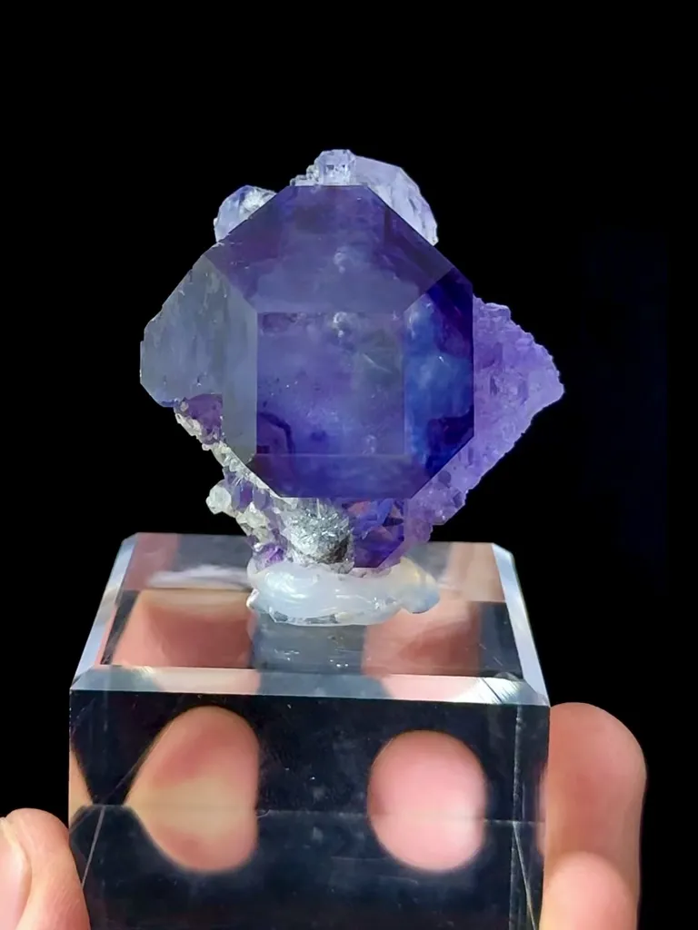 Natural Tanzanite Purple Fluorite comes from Quanzhou,Fujian 45*40*40MM image