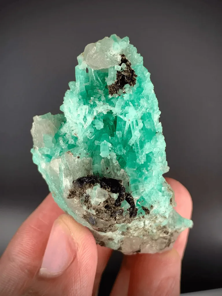 Natural Termanited Green Crystallized Emerald Culster, Green Emerald Specimen - image 3