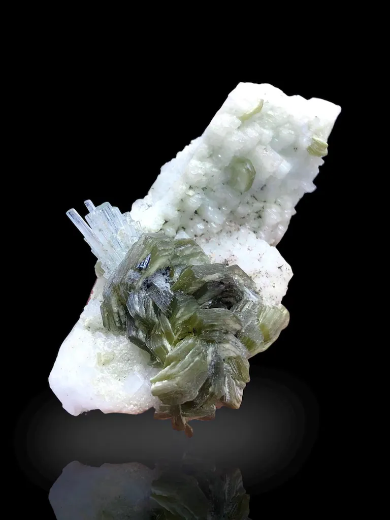 Natural Terminated Blue Aquamarine Bunch With Mica And Feldspar, Aquamarine Specimen, Raw Aquamarine, Minerals Specimen From Nagar - 38 gm image