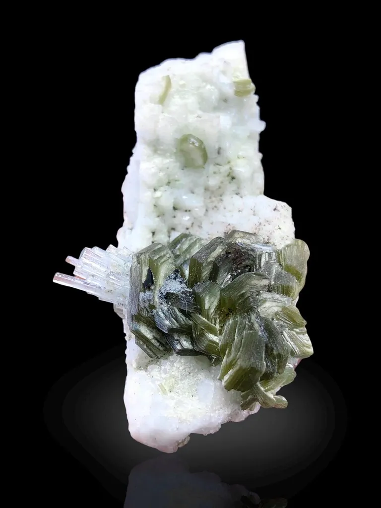 Natural Terminated Blue Aquamarine Bunch With Mica And Feldspar, Aquamarine Specimen, Raw Aquamarine, Minerals Specimen From Nagar - 38 gm - image 6