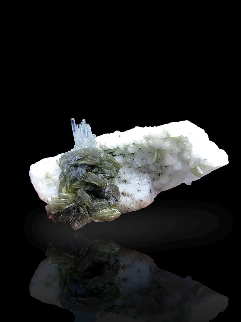 Natural Terminated Blue Aquamarine Bunch With Mica And Feldspar, Aquamarine Specimen, Raw Aquamarine, Minerals Specimen From Nagar - 38 gm - image 2