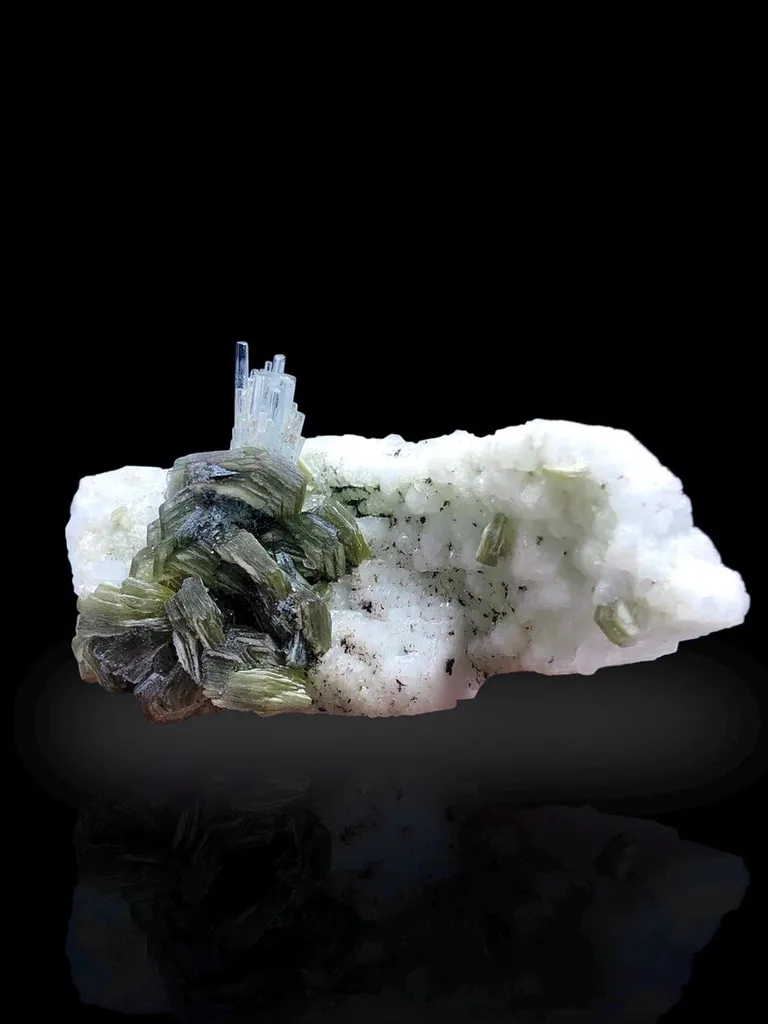 Natural Terminated Blue Aquamarine Bunch With Mica And Feldspar, Aquamarine Specimen, Raw Aquamarine, Minerals Specimen From Nagar - 38 gm - image 5