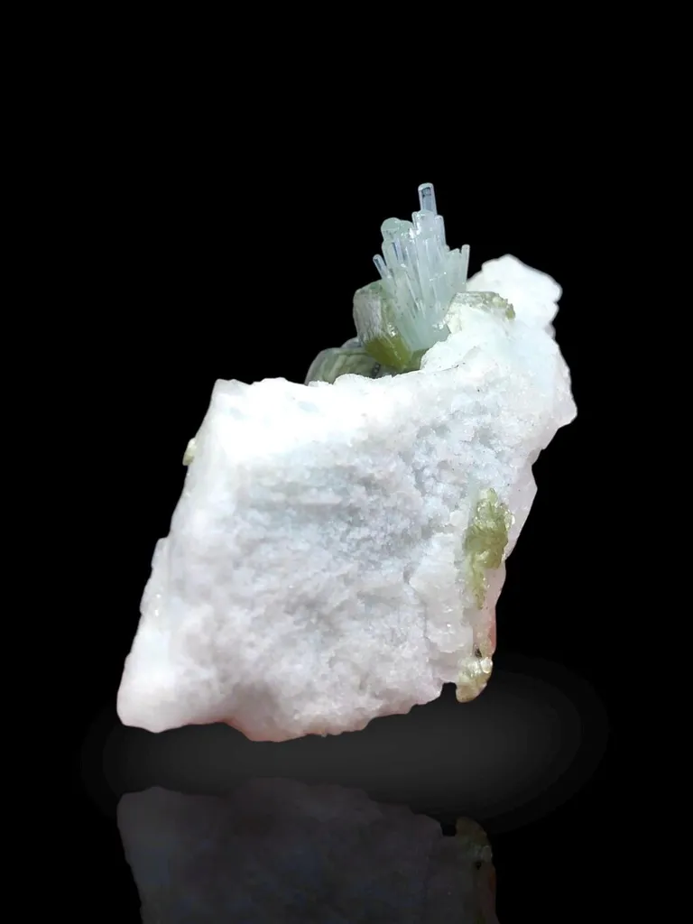 Natural Terminated Blue Aquamarine Bunch With Mica And Feldspar, Aquamarine Specimen, Raw Aquamarine, Minerals Specimen From Nagar - 38 gm - image 4