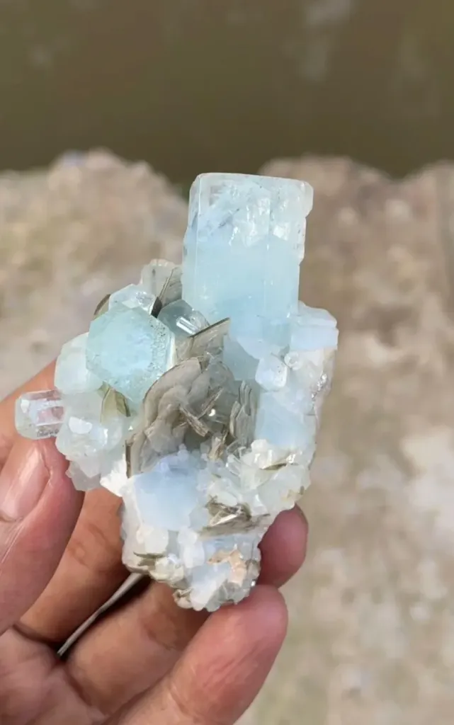 Natural Terminated Blue Aquamarine Crystals Cluster With Mica, Aquamarine Specimen, Raw Aquamarine, Minerals Specimen From Nagar - 55 g - image 3