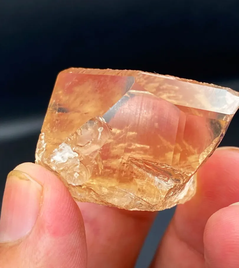 Natural Topaz Crystal, 67 Grams Cutting Grade  from Pakistan, Gilgit-Baltistan, Shigar District. - image 5