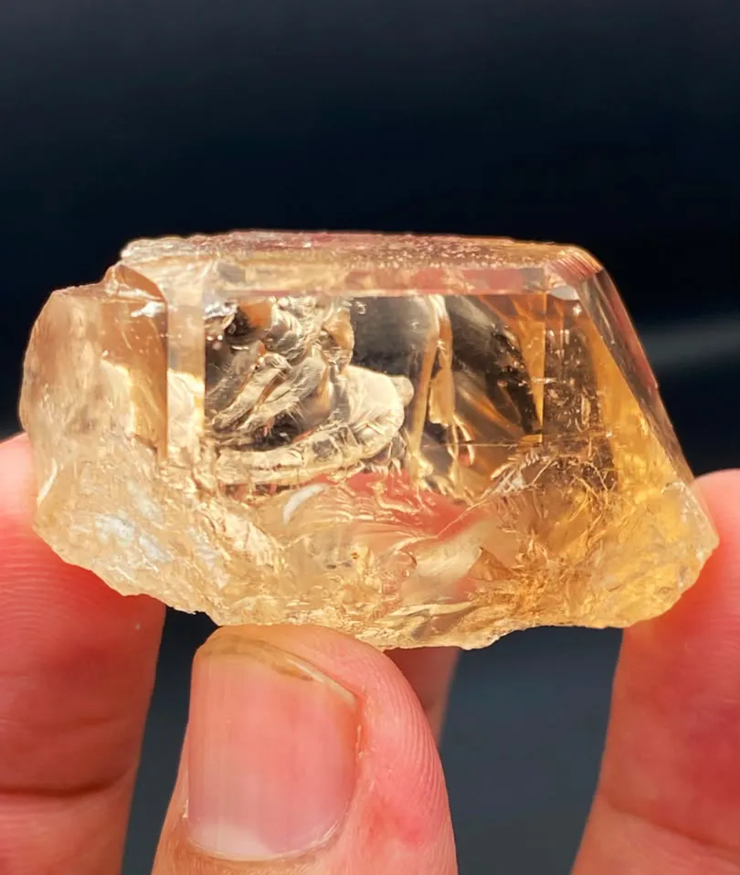 Natural Topaz Crystal, 67 Grams Cutting Grade  from Pakistan, Gilgit-Baltistan, Shigar District. - image 3