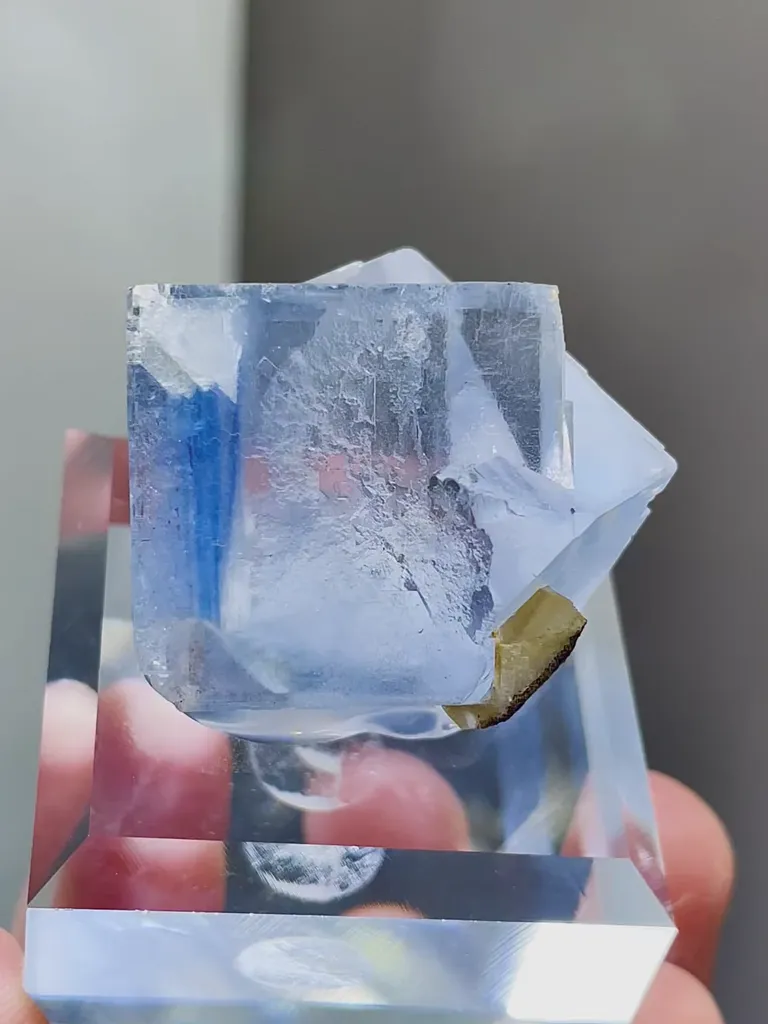 Natural Transparent Blue Fluorite comes from Xianghualing,Hunan 35*30*20MM image