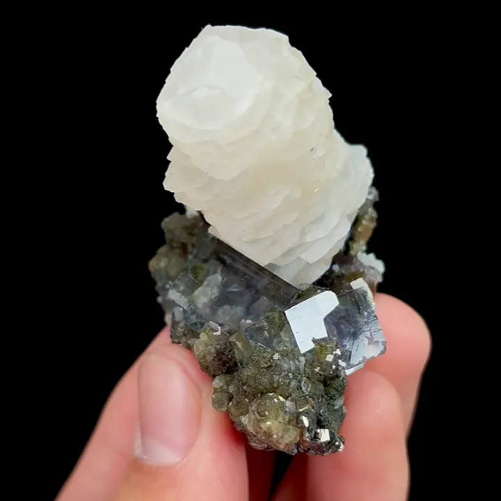 Natural Transparent Cubic Fluorite and Calcite, Mineral Specimen:Yaogangxian,Hunan (30*50*45MM) image