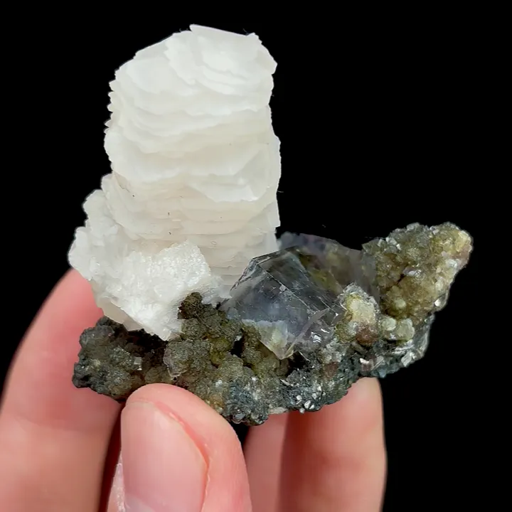 Natural Transparent Cubic Fluorite and Calcite, Mineral Specimen:Yaogangxian,Hunan (30*50*45MM) - image 3