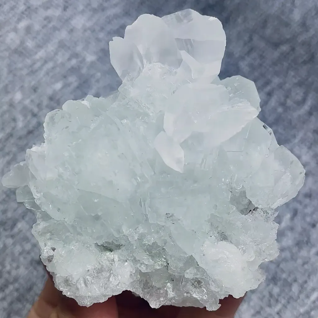Natural Transparent Cubic Fluorite and Calcite Symbiosis comes from Xianghualing,Hunan 75*80*45MM image