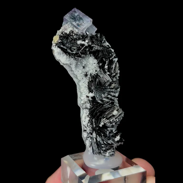 Natural Transparent Cubic Fluorite and Huebnerite, Mineral Specimen:Yaogangxian,Hunan (30*70*20MM) image