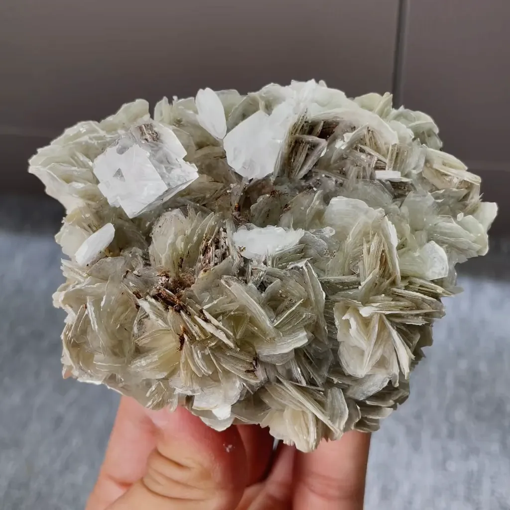 Natural Transparent Cubic Fluorite and Mica Flakes Symbiosis comes from Xuebaoding,Hunan 90*65*35MM image