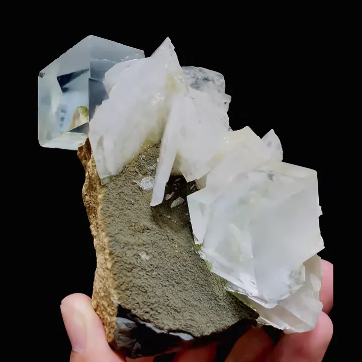 Natural Transparent Cubic Fluorite & Calcite, Mineral Specimen: Xianghualing,Hunan (70*130*55mm) - image 3