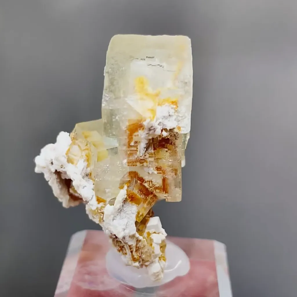 Natural Transparent Cubic Fluorite comes from Xianghualing,Hunan 25*25*40MM - image 2