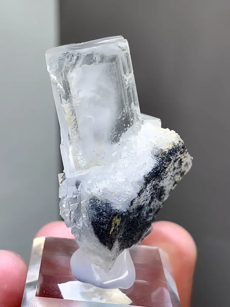 Natural Transparent Cubic Fluorite comes from Xianghualing,Hunan 25*25*40MM - image 3
