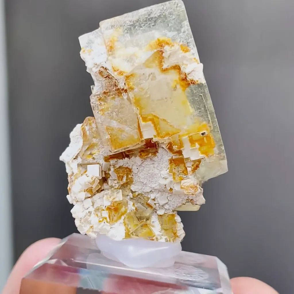 Natural Transparent Cubic Fluorite comes from Xianghualing,Hunan 25*25*40MM - image 3