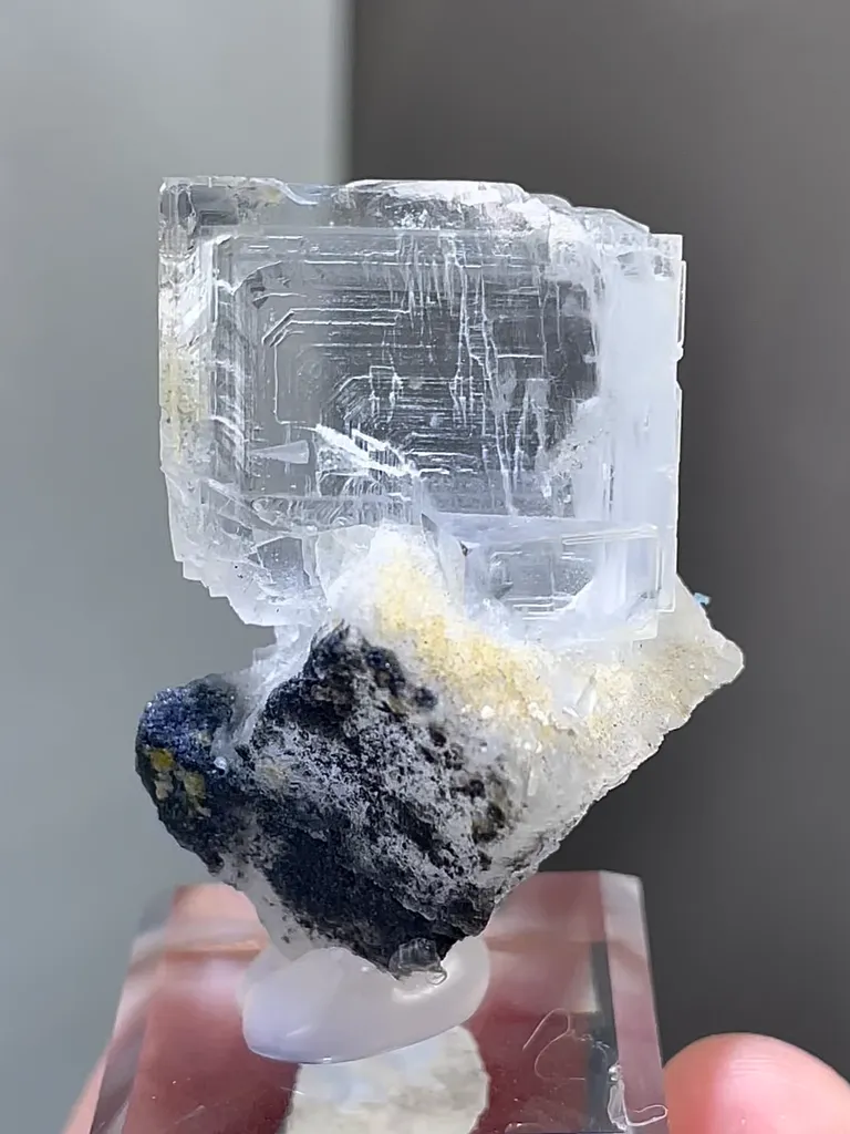 Natural Transparent Cubic Fluorite comes from Xianghualing,Hunan 25*25*40MM image
