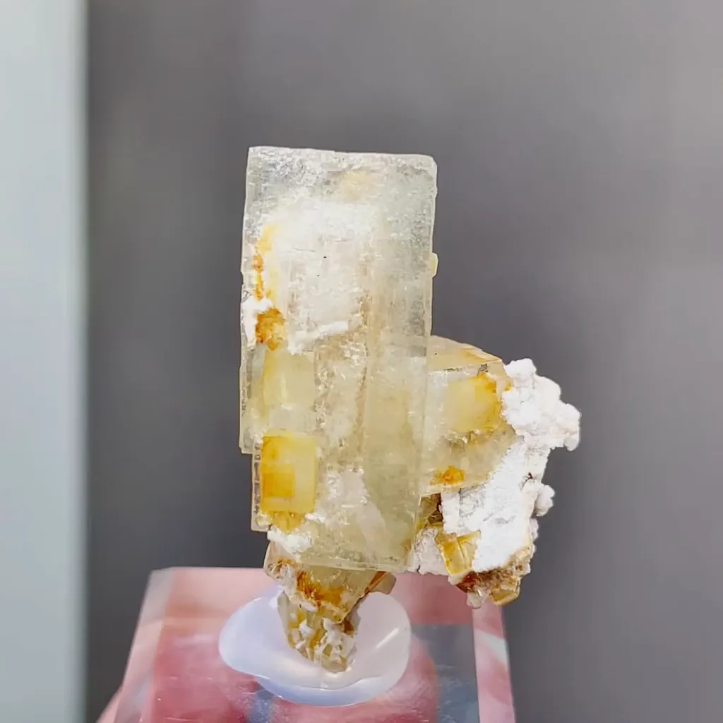 Natural Transparent Cubic Fluorite comes from Xianghualing,Hunan 25*25*40MM image