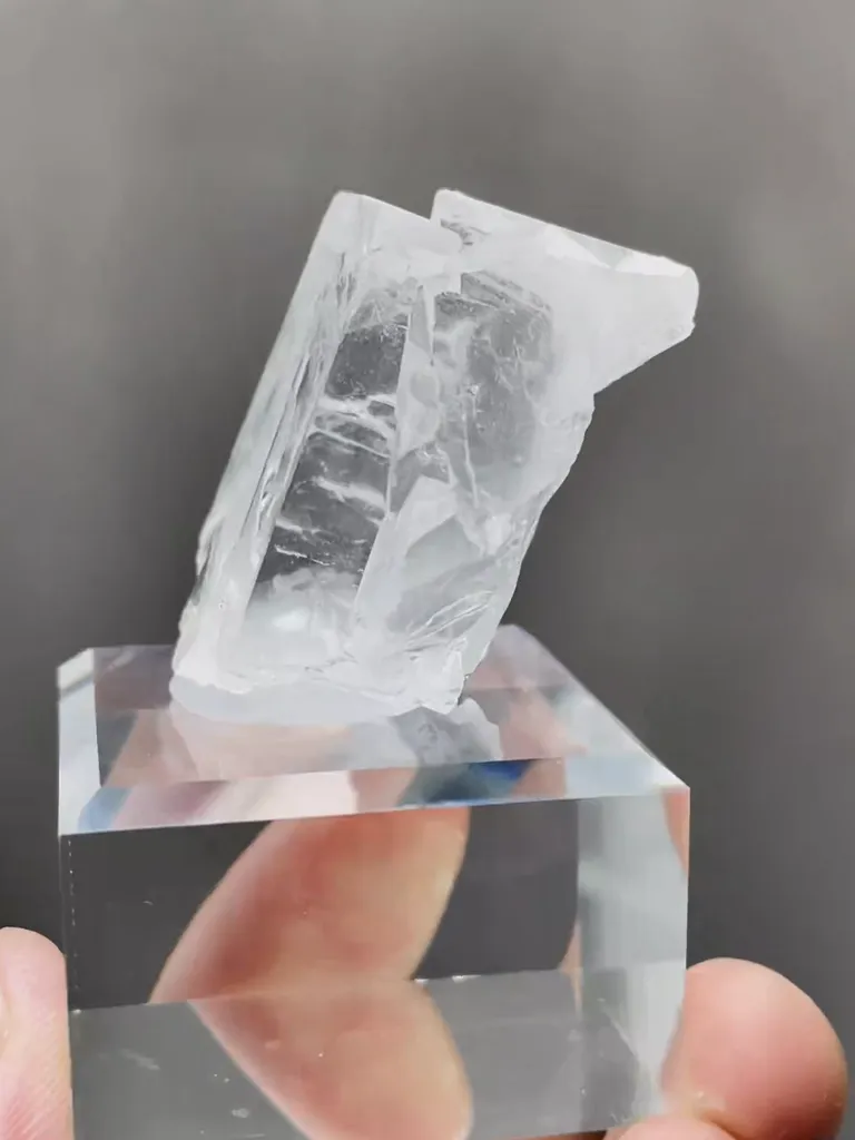 Natural Transparent Cubic Fluorite comes from Xianghualing,Hunan 35*25*35MM - image 4