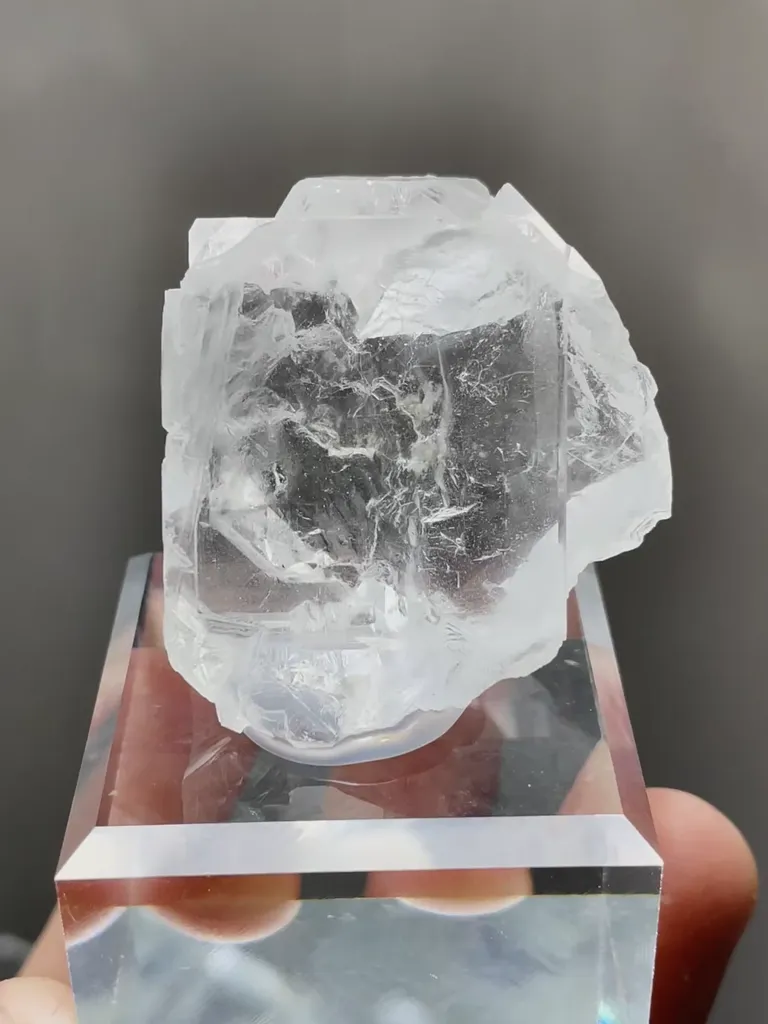 Natural Transparent Cubic Fluorite comes from Xianghualing,Hunan 35*25*35MM image