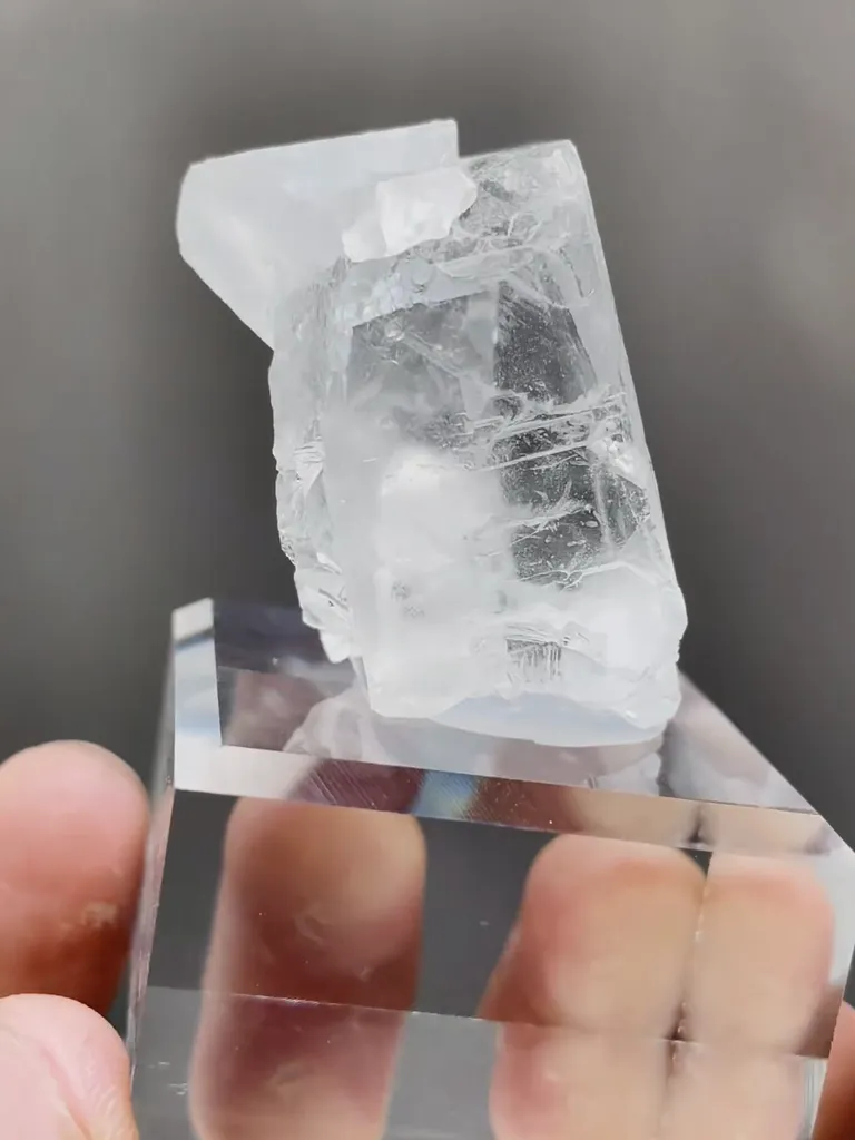 Natural Transparent Cubic Fluorite comes from Xianghualing,Hunan 35*25*35MM - image 3
