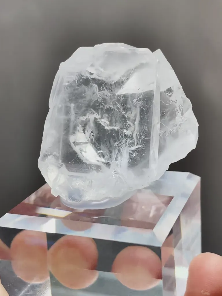 Natural Transparent Cubic Fluorite comes from Xianghualing,Hunan 35*25*35MM - image 2