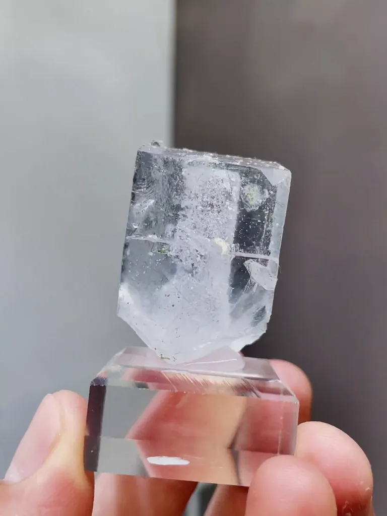 Natural Transparent Cubic Fluorite comes from Yaogangxian,Hunan 20*20*30MM - image 5