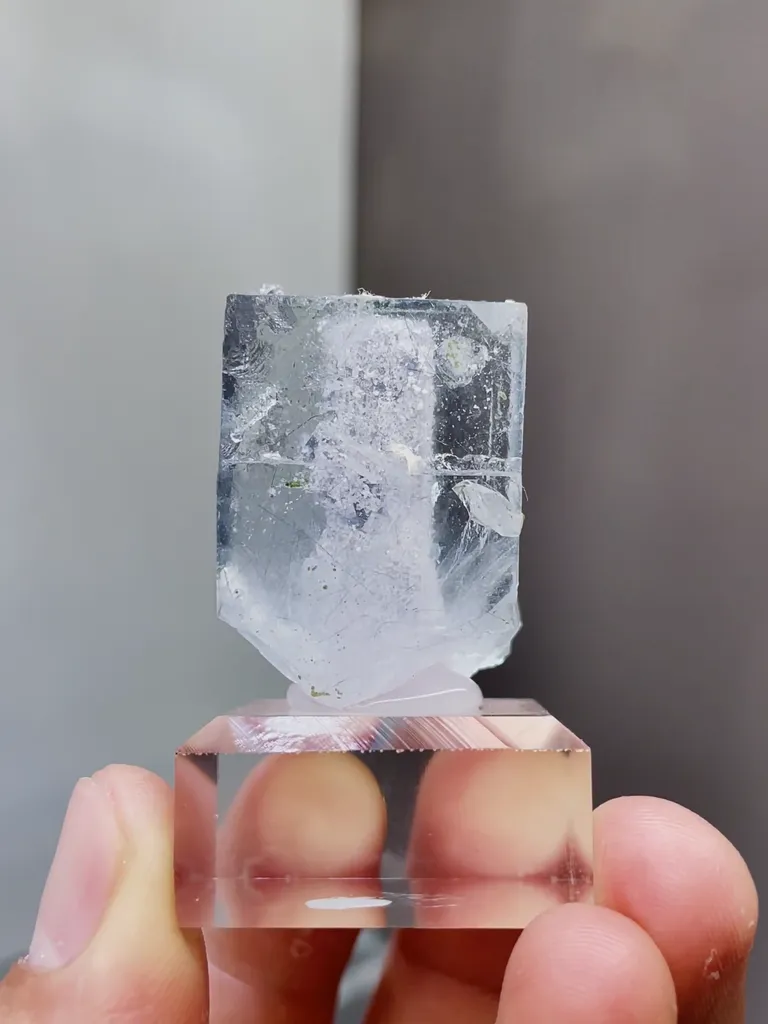 Natural Transparent Cubic Fluorite comes from Yaogangxian,Hunan 20*20*30MM - image 6
